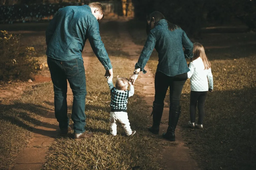 men and women love patterns toward family