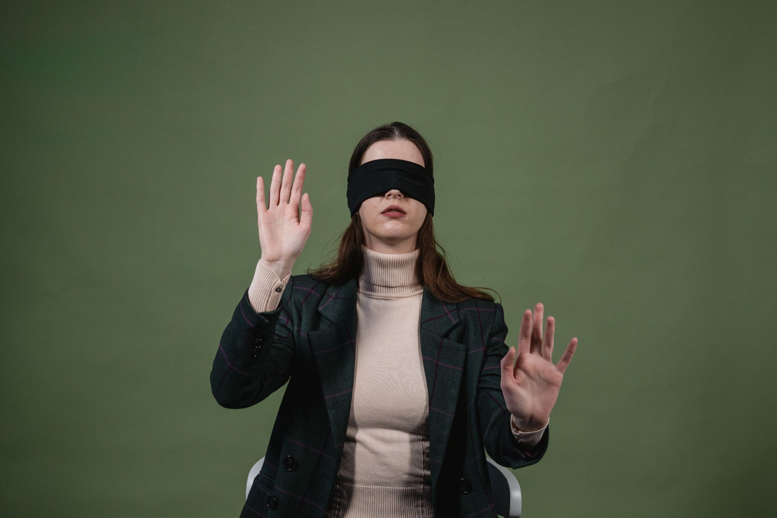 Quiet Manipulation